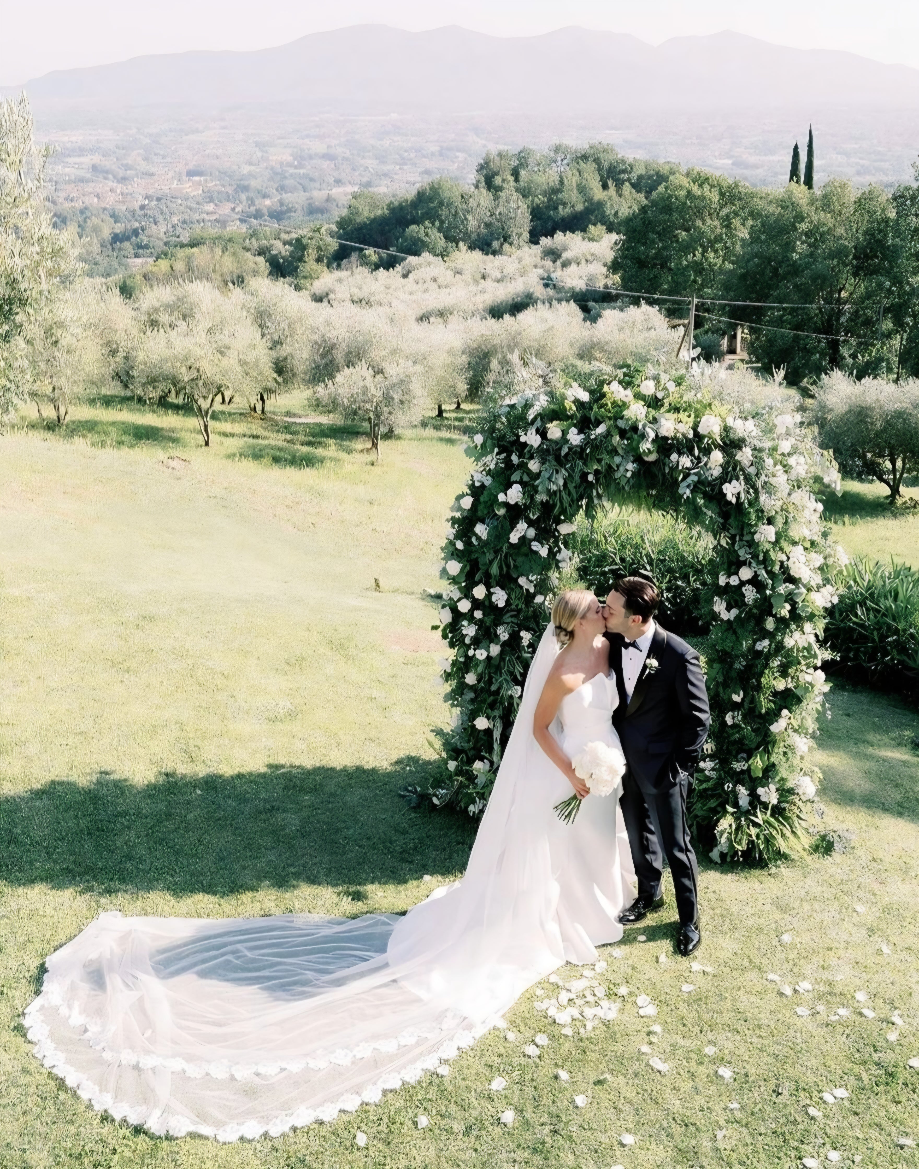 Enfleuré - Lace wedding veil - Studio 3 Twenty One LLC