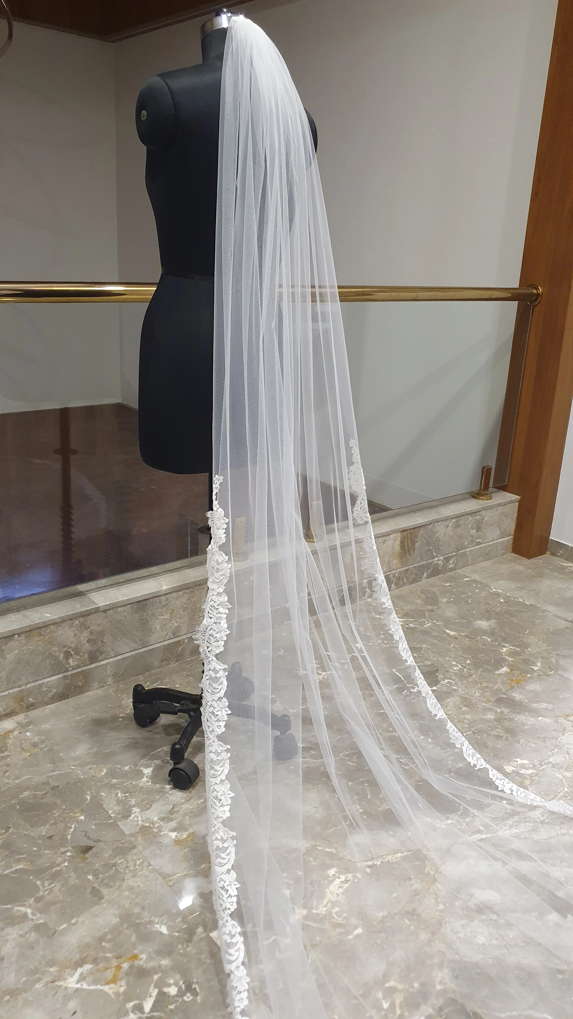 Chantily lace wedding veil 1 tier - Studio 3 Twenty One LLC